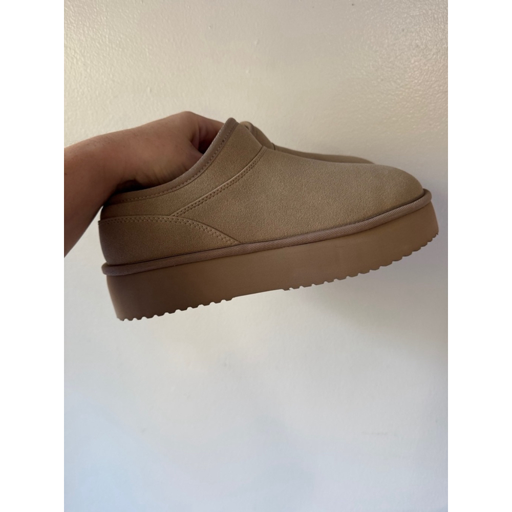 American Eagle Slippers, Size 8, Beige - Picture 4 of 8